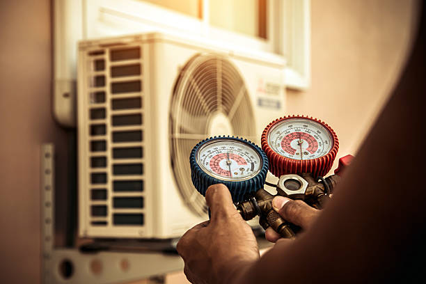Professional Hvac technician working in Plainview, NE